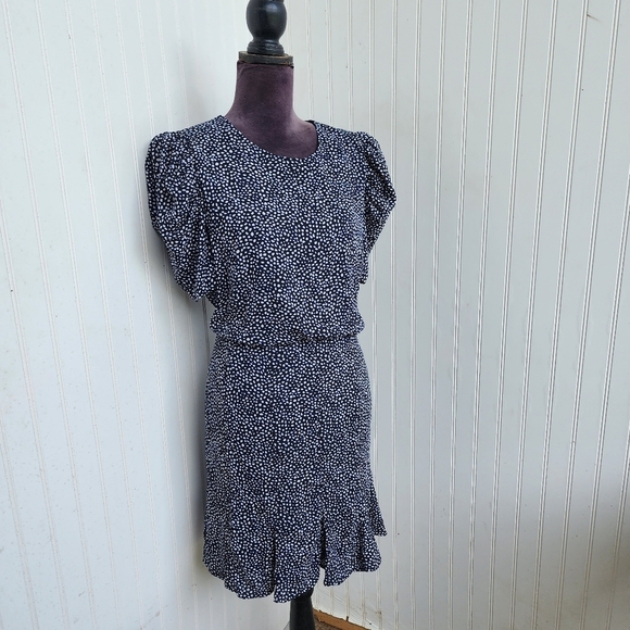 Express Womens Black Blue White Pebble Sheath Dress Ruffled Puff Sleeves Size L - Picture 2 of 15